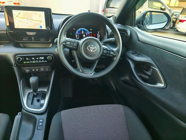 ヤリス G ディスプレイオーディオプラス パノラミックビューモニター ブラインドスポットモニター フルセグTV HDMI再生 ETC2.0 スペアタイヤ 前席シートヒーター 純正前後ドラレコ スペアキー(14枚目)