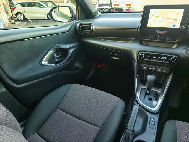 ヤリス G ディスプレイオーディオプラス パノラミックビューモニター ブラインドスポットモニター フルセグTV HDMI再生 ETC2.0 スペアタイヤ 前席シートヒーター 純正前後ドラレコ スペアキー(15枚目)