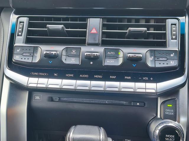 ランドクルーザー ZX JBLプレミアムサウンド リアエンターテイメントシステム 電動デフロック ルーフレール クールBOX 寒冷地仕様 空気圧警報システム 純正フロントドラレコ シートベンチレーション スペアキー(21枚目)