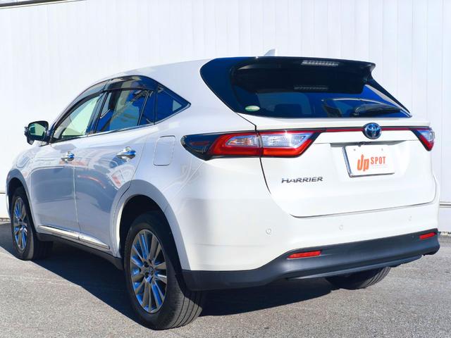 ハリアー プレミアム　純正ナビ　バックカメラ　ＰＫＳＢ　電動パーキングブレーキ　パワーバックドア　前席パワーシート　フルセグＴＶ　ＤＶＤ再生　ＢＴ　ＥＴＣ　ＬＥＤヘッドライト　ＬＥＤデイライト　スペアタイヤ　スペアキー（3枚目）