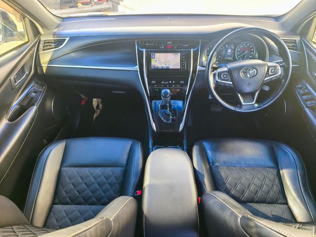 ハリアー プレミアム　純正ナビ　バックカメラ　ＰＫＳＢ　電動パーキングブレーキ　パワーバックドア　前席パワーシート　フルセグＴＶ　ＤＶＤ再生　ＢＴ　ＥＴＣ　ＬＥＤヘッドライト　ＬＥＤデイライト　スペアタイヤ　スペアキー（13枚目）