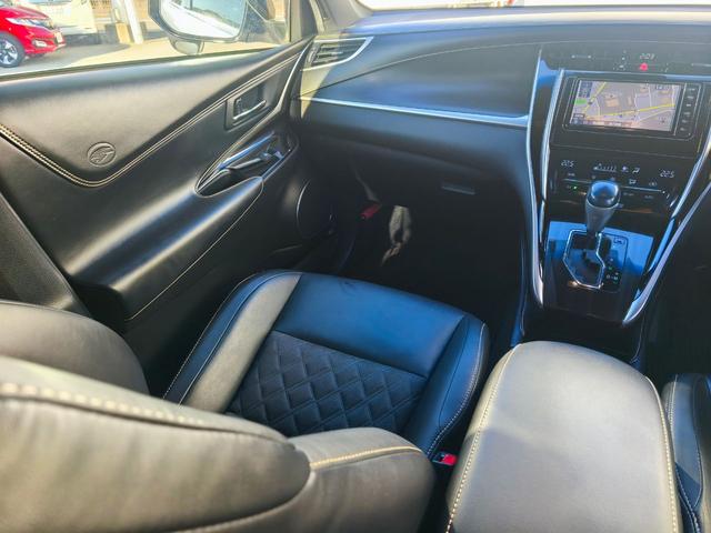 ハリアー プレミアム　純正ナビ　バックカメラ　ＰＫＳＢ　電動パーキングブレーキ　パワーバックドア　前席パワーシート　フルセグＴＶ　ＤＶＤ再生　ＢＴ　ＥＴＣ　ＬＥＤヘッドライト　ＬＥＤデイライト　スペアタイヤ　スペアキー（15枚目）