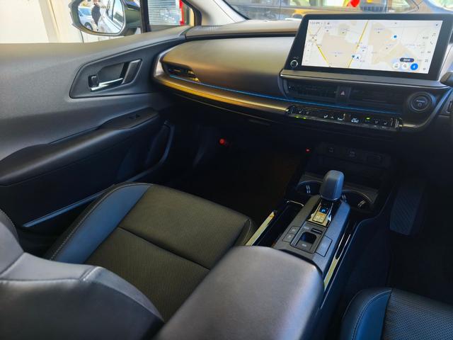 プリウス Z ディスプレイオーディオプラス パノラミックビューモニター デジタルインナーミラー 前後ドラレコ ブラインドスポットモニター アドバンストパーク 前席シートベンチレーション パワーバックドア スペアキー(15枚目)