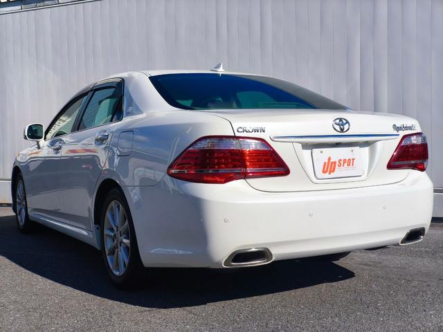 クラウン ロイヤルサルーンＧ　法人ワンオーナー　純正ＨＤＤナビ　バックカメラ　クリアランスソナー　左サイドモニター　全ドアイージークローザー　全席パワーシート　電動フェンダーポール　スペアタイヤ　ＨＩＤヘッドライト　ＥＴＣ（3枚目）