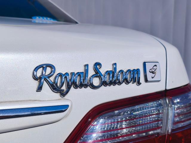 クラウン ロイヤルサルーンＧ　法人ワンオーナー　純正ＨＤＤナビ　バックカメラ　クリアランスソナー　左サイドモニター　全ドアイージークローザー　全席パワーシート　電動フェンダーポール　スペアタイヤ　ＨＩＤヘッドライト　ＥＴＣ（13枚目）