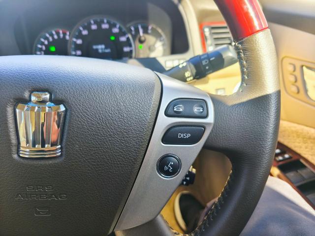 クラウン ロイヤルサルーンＧ　法人ワンオーナー　純正ＨＤＤナビ　バックカメラ　クリアランスソナー　左サイドモニター　全ドアイージークローザー　全席パワーシート　電動フェンダーポール　スペアタイヤ　ＨＩＤヘッドライト　ＥＴＣ（21枚目）