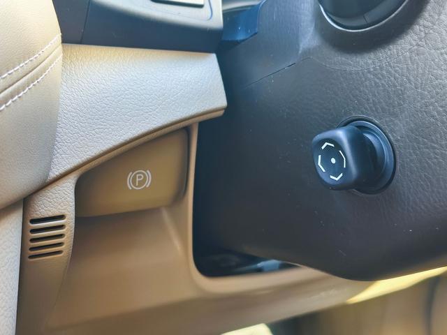 クラウン ロイヤルサルーンＧ　法人ワンオーナー　純正ＨＤＤナビ　バックカメラ　クリアランスソナー　左サイドモニター　全ドアイージークローザー　全席パワーシート　電動フェンダーポール　スペアタイヤ　ＨＩＤヘッドライト　ＥＴＣ（28枚目）