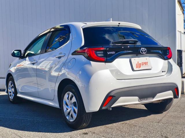 ヤリス ハイブリッドＧ　ディスプレイオーディオ　バックカメラ　ブラインドスポットモニター　安心降車アシスト　前席シートヒーター　３灯式ＬＥＤヘッドライト　ＡＣＣ　ＥＴＣ２．０　ミラー型前後ドラレコ　ＨＤＭＩ再生　スペアキー（3枚目）