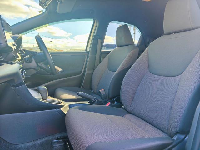 ヤリス ハイブリッドＧ　ディスプレイオーディオ　バックカメラ　ブラインドスポットモニター　安心降車アシスト　前席シートヒーター　３灯式ＬＥＤヘッドライト　ＡＣＣ　ＥＴＣ２．０　ミラー型前後ドラレコ　ＨＤＭＩ再生　スペアキー（31枚目）