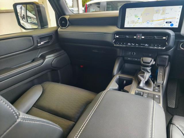 ランドクルーザー250 VX 12.3インチディスプレイオーディオ パノラミックビュー ムーンルーフ 前席シートベンチレーション ステアリングヒーター BSM パワーバックドア デジタルインナーミラー 前後ドラレコ スペアキー(15枚目)