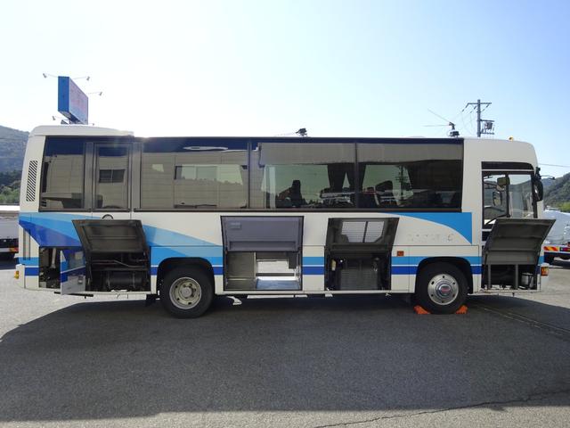スペースランナーJM 34人乗りバス デラックス観光仕様 自動スイング扉 エアサス 1列貫通式トランク(6枚目)
