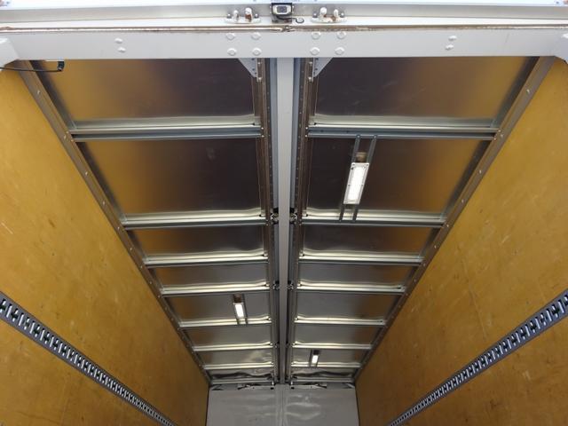 　アルミウイング　パブコ製ボディ　新明和工業製跳上式パワーゲート　リヤエアサス　ワイド幅　ベッド付　２トン積載　６．２ｍボディ(16枚目)