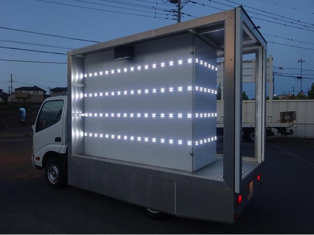 　アドトラック　放送宣伝車　移動看板車　サブバッテリー式　ＬＥＤ３面照明　サブバッテリー式　標準幅　１０尺　オートマ車　普通免許３．５ｔ対応(16枚目)