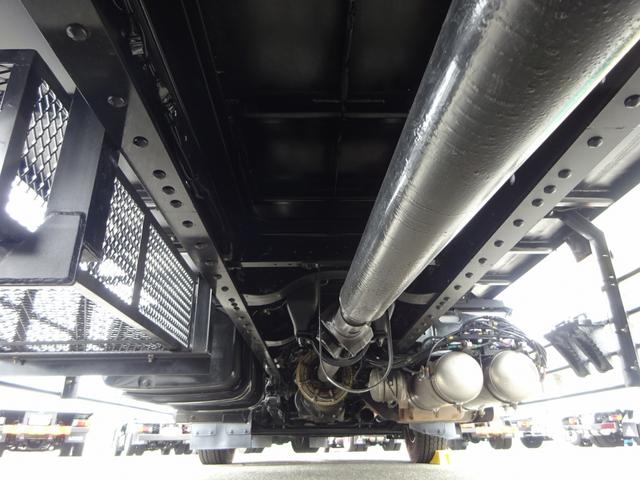 ギガ 　スクラップ運搬車　ＨＡＲＤＯＸ４５０　スウェーデン鋼　耐摩耗鋼板　３軸１デフ　１２．９ｔ積載　リヤエアサス　９．４ｍボディ（41枚目）