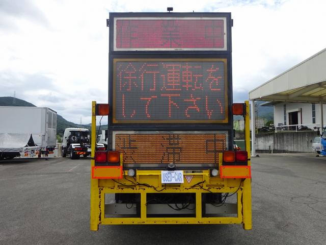 ファイター 　標識車　道路規制車　ＬＥＤ電光表示板　キタムラ産業製　４画面表示　ディーゼル発電機付　Ｗキャブ　７人乗り　標準幅　１．６ｔ積載（25枚目）