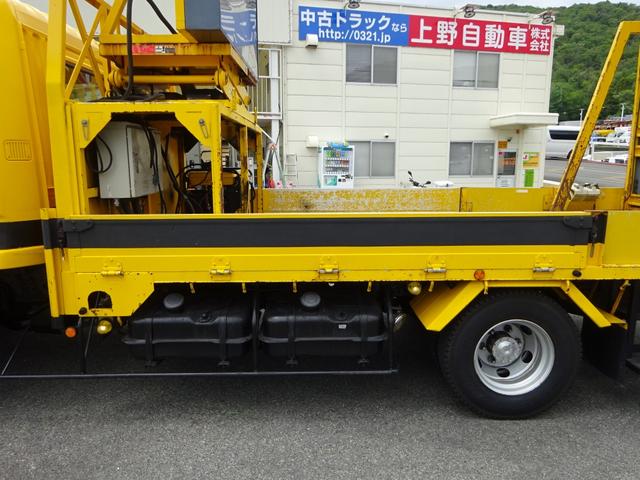 ファイター 　標識車　道路規制車　ＬＥＤ電光表示板　キタムラ産業製　４画面表示　ディーゼル発電機付　Ｗキャブ　７人乗り　標準幅　１．６ｔ積載（32枚目）