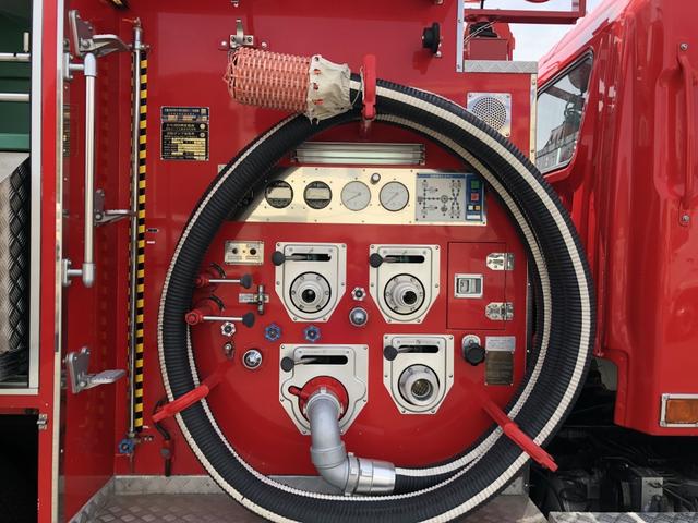 ヒノレンジャー 　水槽付消防車　４ＷＤ　容量２０００Ｌ　吉谷機械製作所　Ａ－２級　消防用積載梯子　標準幅　Ｗキャブ　６人乗り　６速ＭＴ　アドブルー不要（16枚目）