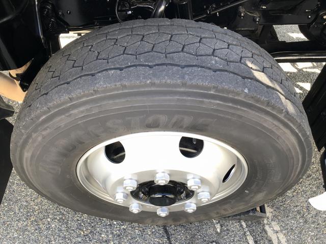 プロフィア 土砂禁深ダンプ 水密仕様 ロングダンプ 12.8t積載 新明和 舟底型 容積25.2KL 3軸1デフ ベッド付 リヤエアサス 7速MT(67枚目)