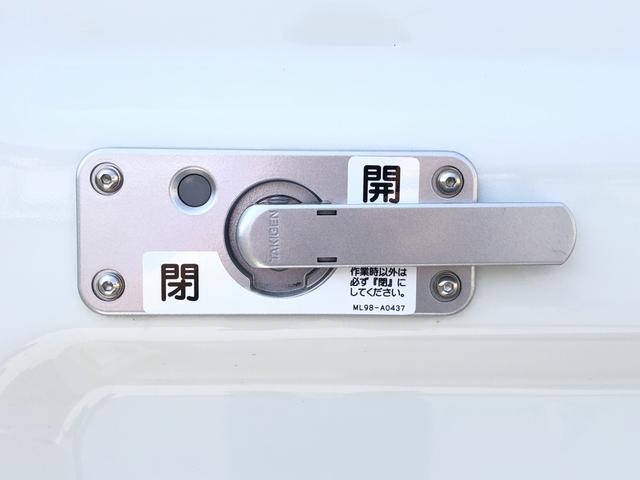 キャンター 　Ｗキャブ　平ボディ　２ｔ積載　垂直パワーゲート付　極東開発工業　昇降能力６００ｋｇ　標準　１０尺　全低床　４ナンバー　６人乗リ　リヤエアコン付（26枚目）