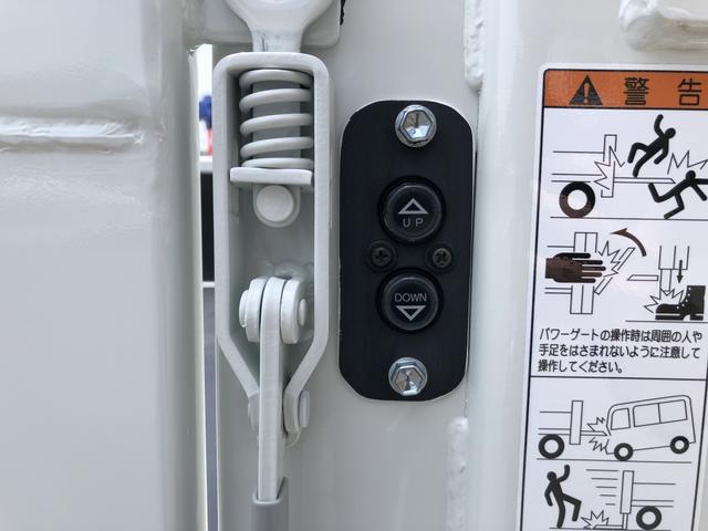 キャンター 　平ボディ　Ｗキャブ　垂直パワーゲート付　ＡＴ車　６人乗り　リヤエアコン付　４ナンバー　標準幅　１０尺　全低床　２トン積載　木製あおり２方開（19枚目）