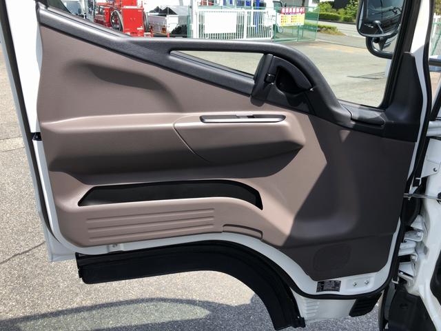 キャンター 　平ボディ　Ｗキャブ　垂直パワーゲート付　ＡＴ車　６人乗り　リヤエアコン付　４ナンバー　標準幅　１０尺　全低床　２トン積載　木製あおり２方開（63枚目）
