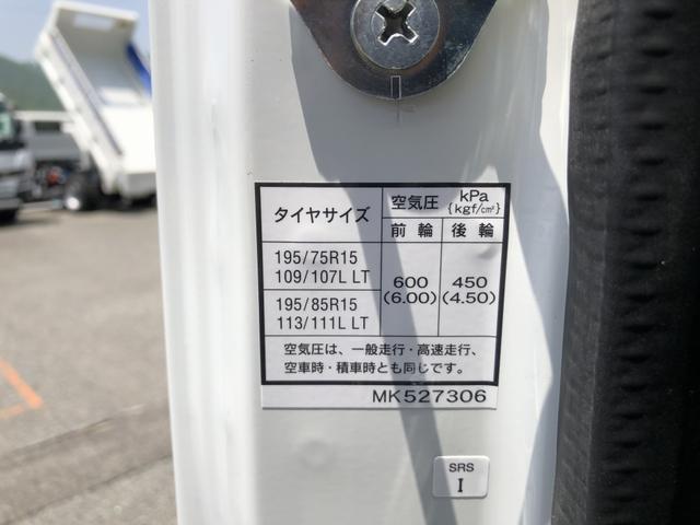キャンター 　平ボディ　Ｗキャブ　垂直パワーゲート付　ＡＴ車　６人乗り　リヤエアコン付　４ナンバー　標準幅　１０尺　全低床　２トン積載　木製あおり２方開（75枚目）