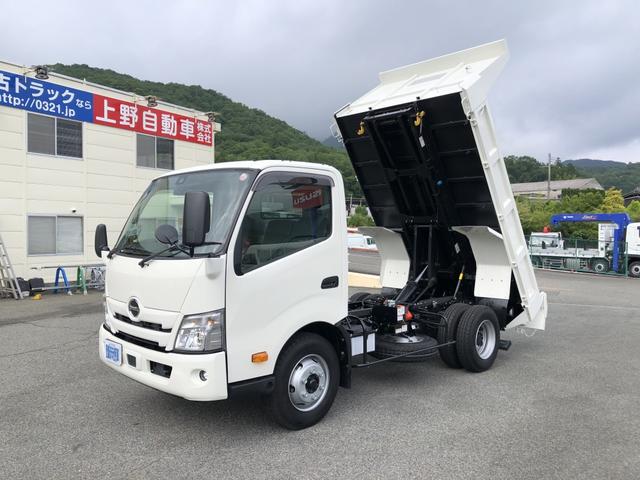 デュトロ 　ローダーダンプ　新明和工業製　３．７トン積載　ワイド　１１尺ミドル　高床　道板兼用リヤゲート　スライド用ラジコン付　角底ボディ　アドブルー不要（4枚目）