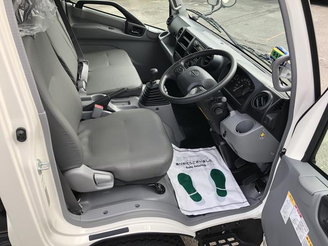 デュトロ 　ローダーダンプ　新明和工業製　３．７トン積載　ワイド　１１尺ミドル　高床　道板兼用リヤゲート　スライド用ラジコン付　角底ボディ　アドブルー不要（8枚目）