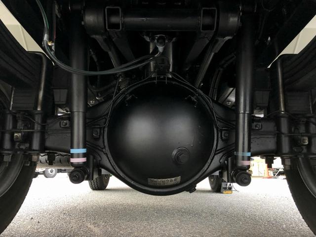 デュトロ 　ローダーダンプ　新明和工業製　３．７トン積載　ワイド　１１尺ミドル　高床　道板兼用リヤゲート　スライド用ラジコン付　角底ボディ　アドブルー不要（9枚目）
