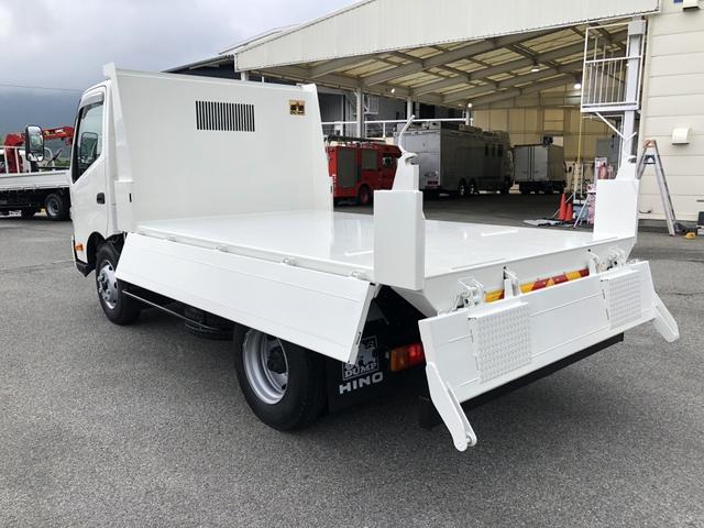 デュトロ 　ローダーダンプ　新明和工業製　３．７トン積載　ワイド　１１尺ミドル　高床　道板兼用リヤゲート　スライド用ラジコン付　角底ボディ　アドブルー不要（14枚目）