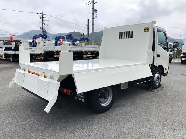 デュトロ 　ローダーダンプ　新明和工業製　３．７トン積載　ワイド　１１尺ミドル　高床　道板兼用リヤゲート　スライド用ラジコン付　角底ボディ　アドブルー不要（15枚目）