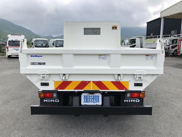 デュトロ 　ローダーダンプ　新明和工業製　３．７トン積載　ワイド　１１尺ミドル　高床　道板兼用リヤゲート　スライド用ラジコン付　角底ボディ　アドブルー不要（20枚目）