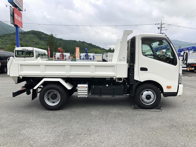デュトロ 　ローダーダンプ　新明和工業製　３．７トン積載　ワイド　１１尺ミドル　高床　道板兼用リヤゲート　スライド用ラジコン付　角底ボディ　アドブルー不要（22枚目）