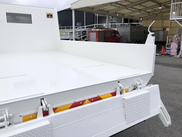 デュトロ 　ローダーダンプ　新明和工業製　３．７トン積載　ワイド　１１尺ミドル　高床　道板兼用リヤゲート　スライド用ラジコン付　角底ボディ　アドブルー不要（28枚目）
