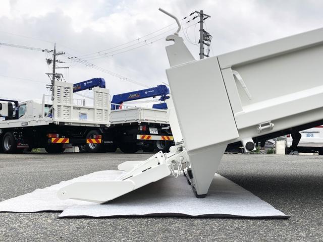 デュトロ 　ローダーダンプ　新明和工業製　３．７トン積載　ワイド　１１尺ミドル　高床　道板兼用リヤゲート　スライド用ラジコン付　角底ボディ　アドブルー不要（31枚目）
