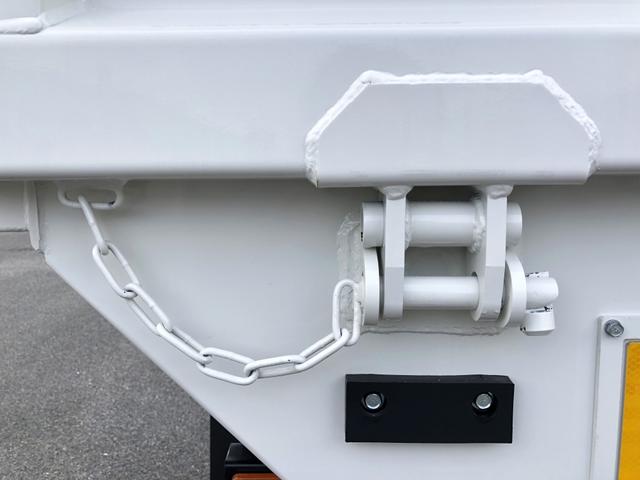 デュトロ 　ローダーダンプ　新明和工業製　３．７トン積載　ワイド　１１尺ミドル　高床　道板兼用リヤゲート　スライド用ラジコン付　角底ボディ　アドブルー不要（34枚目）
