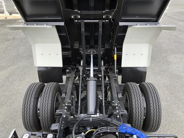 デュトロ 　ローダーダンプ　新明和工業製　３．７トン積載　ワイド　１１尺ミドル　高床　道板兼用リヤゲート　スライド用ラジコン付　角底ボディ　アドブルー不要（39枚目）