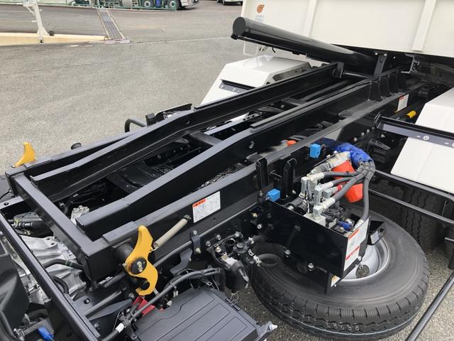 デュトロ 　ローダーダンプ　新明和工業製　３．７トン積載　ワイド　１１尺ミドル　高床　道板兼用リヤゲート　スライド用ラジコン付　角底ボディ　アドブルー不要（45枚目）