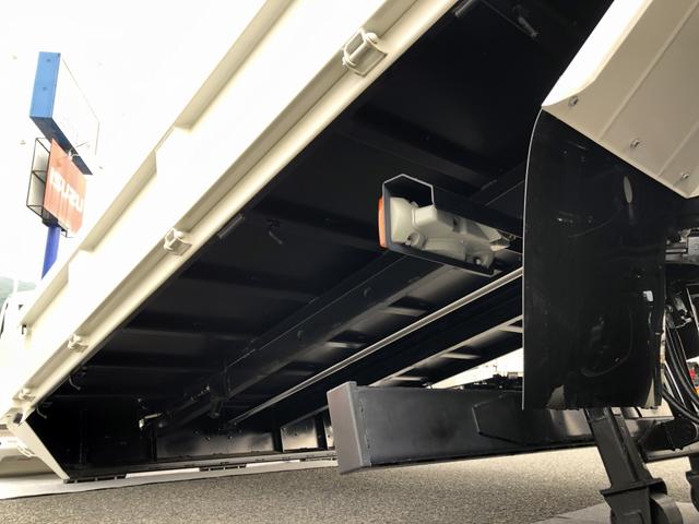 デュトロ 　ローダーダンプ　新明和工業製　３．７トン積載　ワイド　１１尺ミドル　高床　道板兼用リヤゲート　スライド用ラジコン付　角底ボディ　アドブルー不要（47枚目）