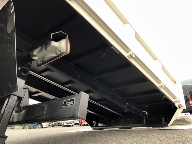 デュトロ 　ローダーダンプ　新明和工業製　３．７トン積載　ワイド　１１尺ミドル　高床　道板兼用リヤゲート　スライド用ラジコン付　角底ボディ　アドブルー不要（48枚目）