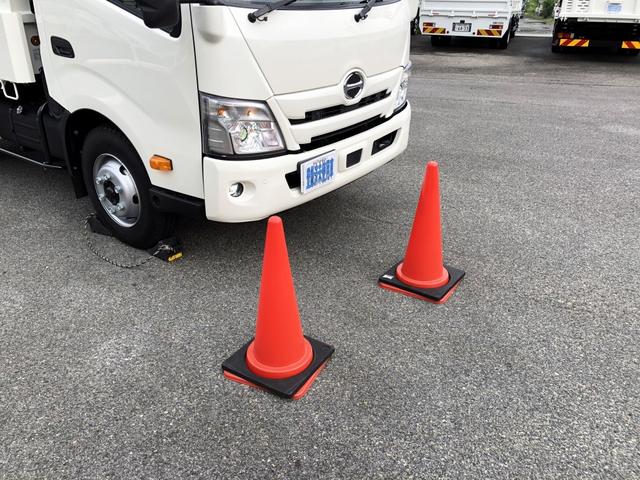 デュトロ 　ローダーダンプ　新明和工業製　３．７トン積載　ワイド　１１尺ミドル　高床　道板兼用リヤゲート　スライド用ラジコン付　角底ボディ　アドブルー不要（49枚目）