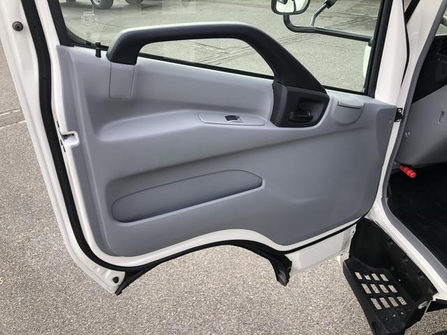 デュトロ 　ローダーダンプ　新明和工業製　３．７トン積載　ワイド　１１尺ミドル　高床　道板兼用リヤゲート　スライド用ラジコン付　角底ボディ　アドブルー不要（69枚目）