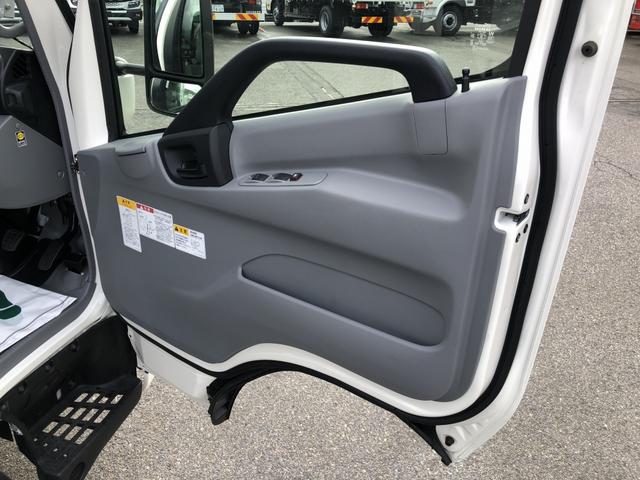デュトロ 　ローダーダンプ　新明和工業製　３．７トン積載　ワイド　１１尺ミドル　高床　道板兼用リヤゲート　スライド用ラジコン付　角底ボディ　アドブルー不要（70枚目）