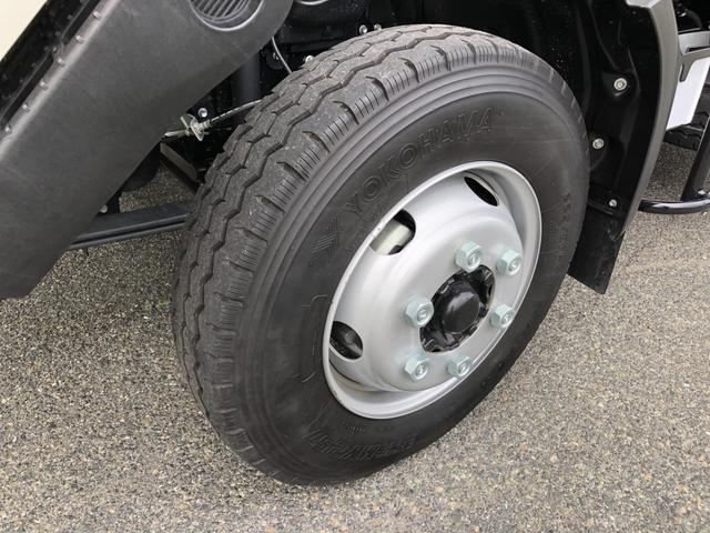 デュトロ 　ローダーダンプ　新明和工業製　３．７トン積載　ワイド　１１尺ミドル　高床　道板兼用リヤゲート　スライド用ラジコン付　角底ボディ　アドブルー不要（72枚目）