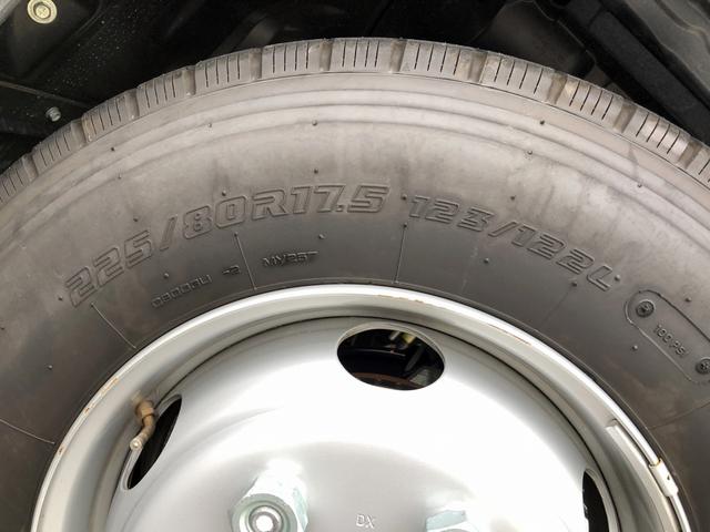 デュトロ 　ローダーダンプ　新明和工業製　３．７トン積載　ワイド　１１尺ミドル　高床　道板兼用リヤゲート　スライド用ラジコン付　角底ボディ　アドブルー不要（76枚目）