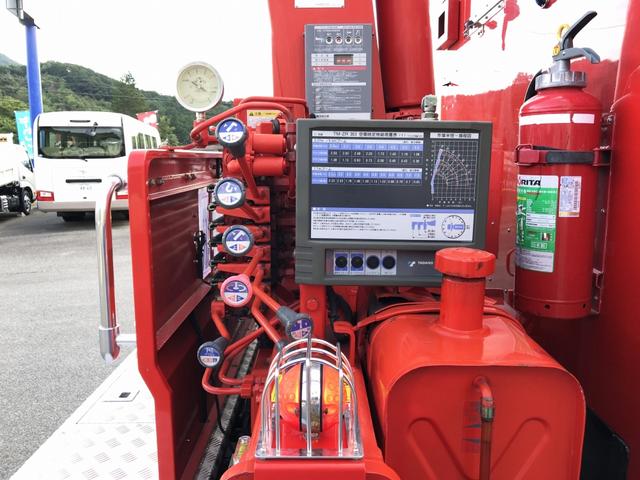 ヒノレンジャー 　増トン　救助工作車　消防車　モリタ製　Ｗキャブ　５人乗り　４ＷＤ　タダノ製３段クレーン付　前後ウインチ付　投光器　貫通式収納　ワイド角足アウトリガ（19枚目）