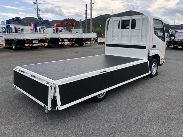 ダイナトラック 　平ボディ　１２５０ｋｇ積載　４ナンバー　ガソリン車　３．１ｍボディ　Ｗタイヤ　標準幅　１０尺　低床ジャストロー　木製あおり３方開（22枚目）