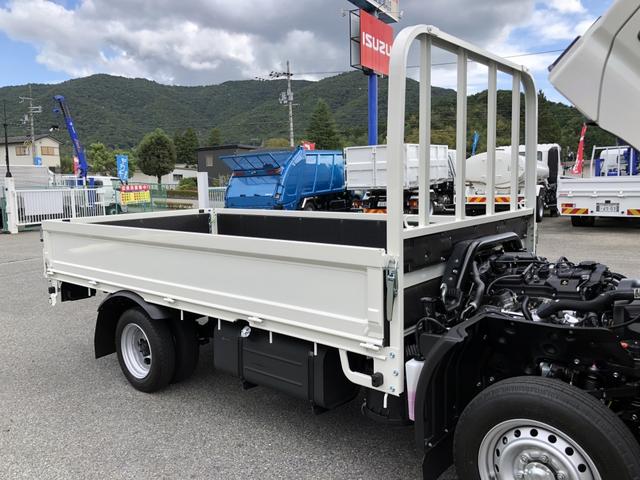 ダイナトラック 　平ボディ　１２５０ｋｇ積載　４ナンバー　ガソリン車　３．１ｍボディ　Ｗタイヤ　標準幅　１０尺　低床ジャストロー　木製あおり３方開（27枚目）