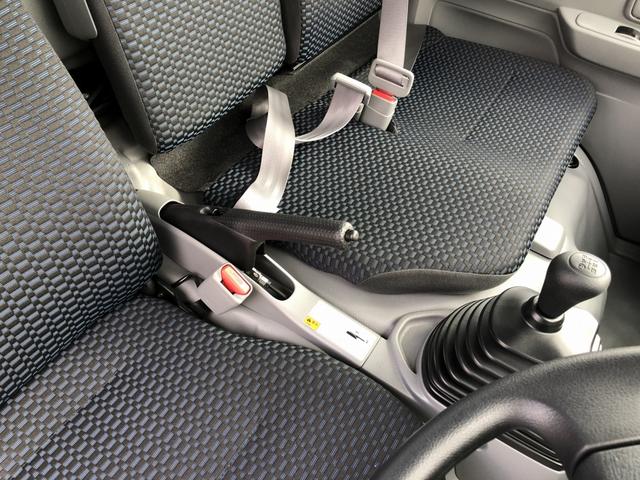 ダイナトラック 　平ボディ　１２５０ｋｇ積載　４ナンバー　ガソリン車　３．１ｍボディ　Ｗタイヤ　標準幅　１０尺　低床ジャストロー　木製あおり３方開（62枚目）