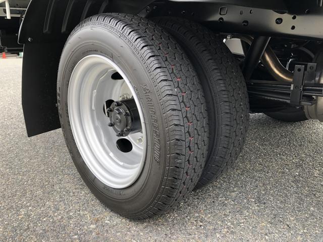 ダイナトラック 　平ボディ　１２５０ｋｇ積載　４ナンバー　ガソリン車　３．１ｍボディ　Ｗタイヤ　標準幅　１０尺　低床ジャストロー　木製あおり３方開（70枚目）